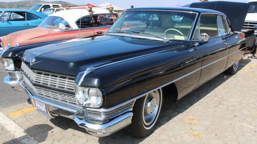 Fender Antennas: A Quirky Detail That Vanished