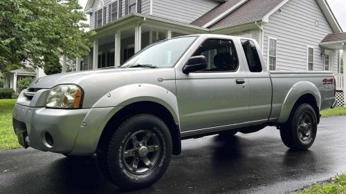10 unstoppable manual-transmission pickup trucks under $15,000
