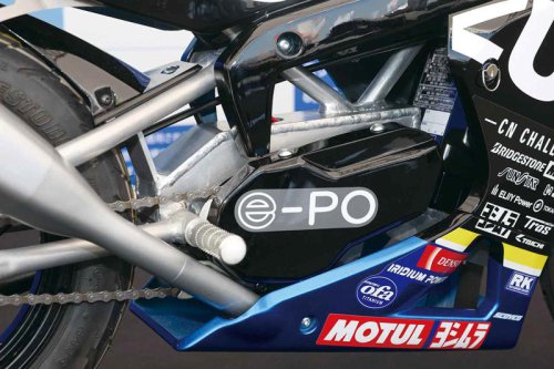 規制対応＆ウイング付きで大復活！スズキ「GSX-R1000R」40周年記念車の各部装備・ディテールに注目