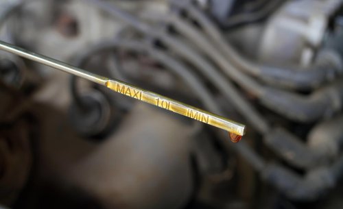 ¿Te han cambiado realmente el aceite en la revisión? Una experta explica el sencillo truco para comprobarlo