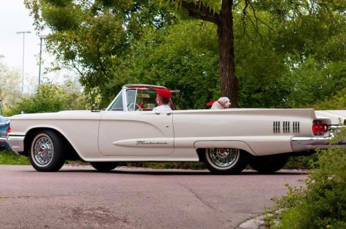 17 Stylish Cars That Made Waves in the 1960s