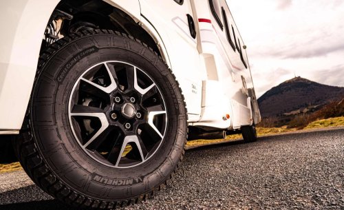 ¿Todos los neumáticos son iguales? La elección que puede marcar la diferencia entre sufrir o no un accidente