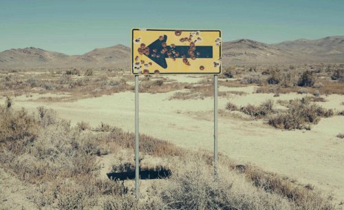 Seguro que lo has visto: ¿por qué las señales de tráfico tienen estos agujeros?