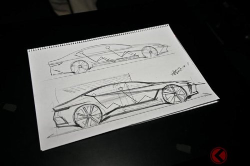 ベントレー | シボレー | レクサス | マクラーレン | ビュイック | キャデラック | クライスラー | クプラ | フォルクスワーゲン | メルセデス | アストンマーティン | ジェネシス | ロータス | メルセデス・ベンツ | ロールス・ロイス | スマート | スバル | スズキ | テスラ | マセラティ | マツダ | ダイハツ | ダッジ | ホンダ | シュコダ | シトロエン | ヒョンデ | インフィニティ | ランボルギーニ | ランドローバー | 日産 | アルファロメオ | アルピーヌ | フェラーリ | フォード | ジャガー | ジープ | プジョー | ルノー | アウディ | アルピナ | レクサス新型「流麗セダン」日本初公開！ “世界初＆メーカー初”の機能採用の「スゴイ内装」も披露！ 開発者やデザイナーが語る魅力にも注目！ 2026年春に導入される新型「ES」の楽しみ方とは？