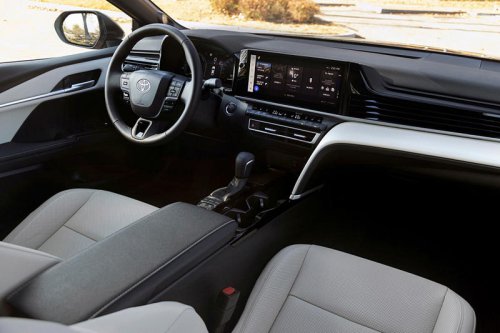 【新型】トヨタ「カムリHV」、快適性・燃費・安全性の三拍子でライバルを圧倒