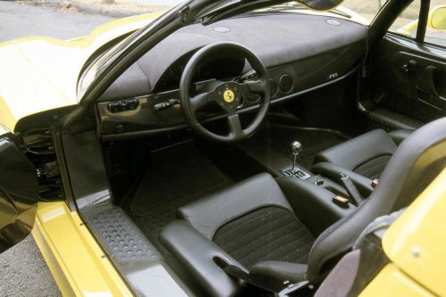 フェラーリ創立50周年記念で登場した「F50」は、正真正銘の「公道を走るF1」だった【スーパーカークロニクル・完全版／033】