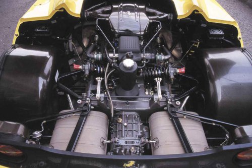 フェラーリ創立50周年記念で登場した「F50」は、正真正銘の「公道を走るF1」だった【スーパーカークロニクル・完全版／033】