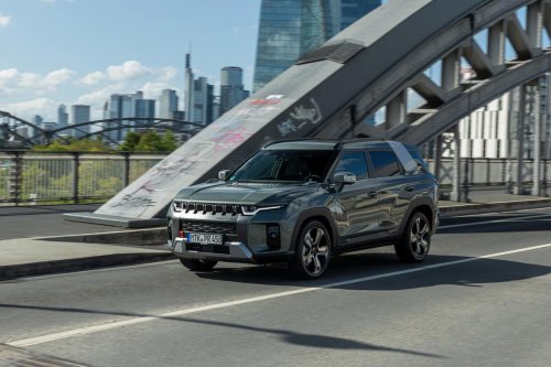 Al volante del KGM Torres híbrido: con tecnología BYD pero sin enchufe y con nueve modos híbridos automáticos