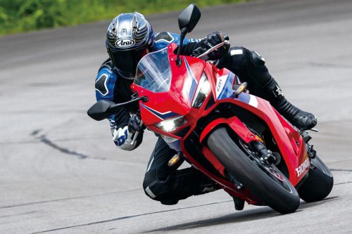 401cc~750ccのバイク人気ランキングTOP3｜読者が選んだ2025年のベストモデル結果発表【JAPAN BIKE OF THE YEAR 2025】