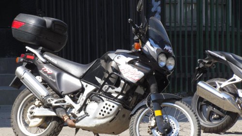 10 Motorcycles That Go The Longest Distance &amp; 10 Best For Short Rides