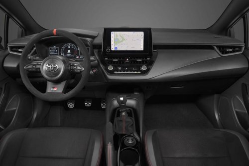 【スクープ】トヨタ「GRMNカローラ」初公開…カーボン装備と2シーター仕様で500台限定