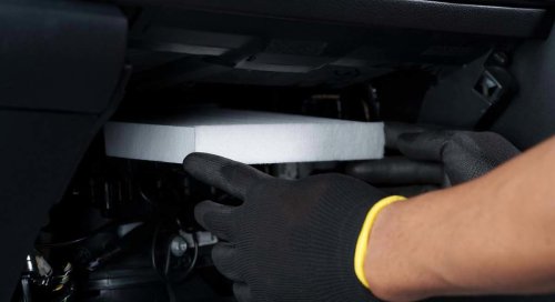 Un mecánico señala un fallo que tienen muchos conductores: "Luego nos quejamos del humo del tabaco o de la polución"