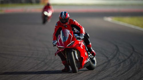 This analog motorcycle can run for more than 100,000 miles without breaking a sweat