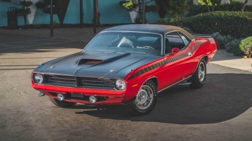 10 Legendary Mopar Muscle Cars Everyone Needs To Know