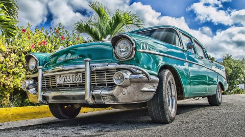 10 Reasons People Love Vintage Cars & 10 Why The Love Modern Ones