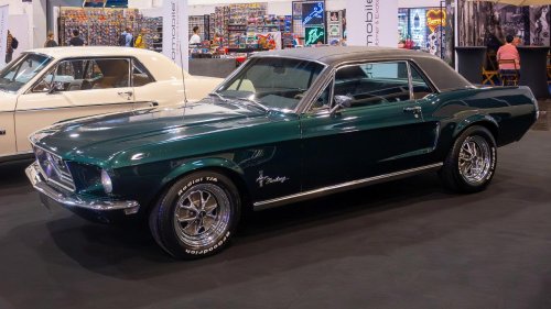 Why did so many cars in the ’70s have vinyl tops?