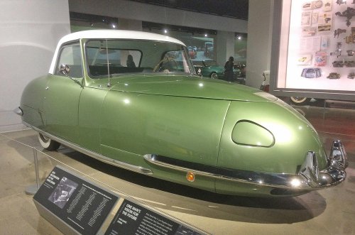 The mysterious world of the three-wheeled car