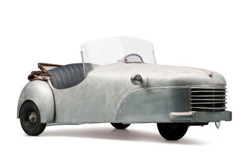 The mysterious world of the three-wheeled car