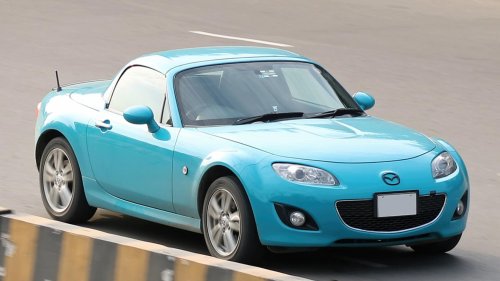 No Legroom: 10 Cars Not Built For Tall People & 10 That Are