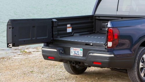 FWD, Honda, Honda Ridgeline, RWD, Here's how the FWD Honda Ridgeline compares to the RWD Tacoma