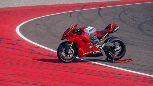 10 motorcycles that redefine what performance means