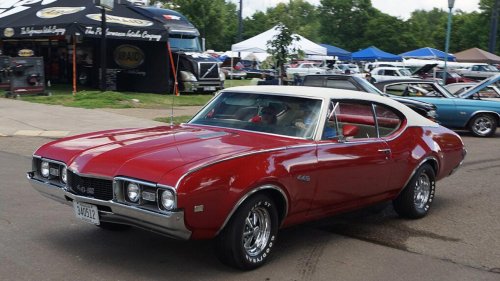 The first muscle cars with a factory big block