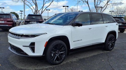 10 SUVs With Solid Towing Capacity & 10 That Would Never Make It