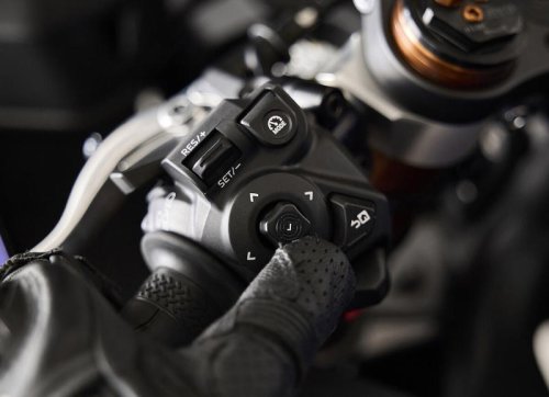 ヤマハが新型バイク「YZF-R9 ABS」を発売 - スーパースポーツなのに親しみやすい?