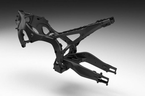 ヤマハが新型バイク「YZF-R9 ABS」を発売 - スーパースポーツなのに親しみやすい?