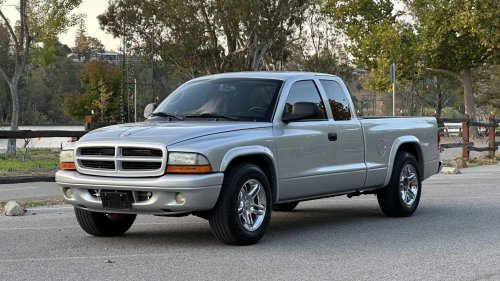 10 fast V8-powered performance cars everyone forgot about