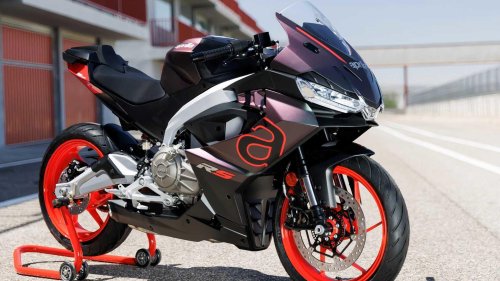 The sports bike that feels light, fast, and confidence-inspiring