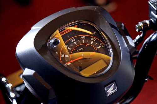 新時代のホンダ「スーパーカブ」は安くて使える? 新基準適合モデルの完成度