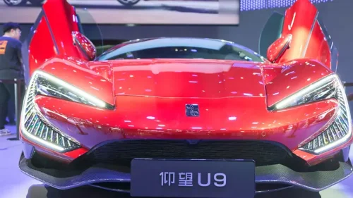 世界に30台のみ存在する、時速496kmに達するスポーツカー：写真