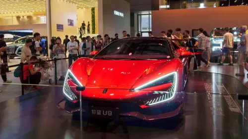 世界に30台のみ存在する、時速496kmに達するスポーツカー：写真