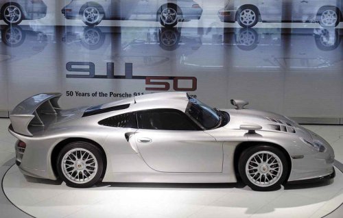 ポルシェ 911GT1は、ル・マン制覇を目指して生まれたスーパーGTマシン【スーパーカークロニクル・完全版／035】