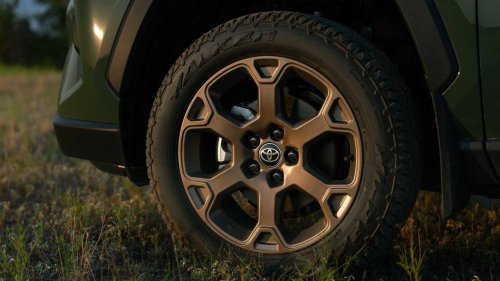 Tire patch vs. plug: Which repair method won't leave you stranded?