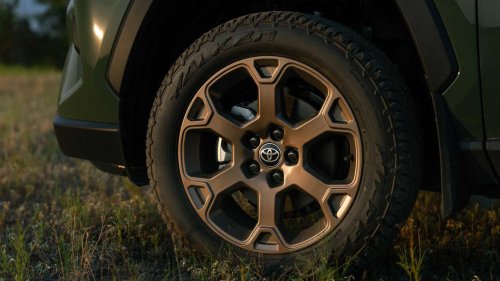 Tire patch vs. plug: Which repair method won't leave you stranded?
