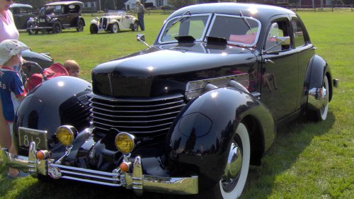 20 Legendary Cars That Started As Total Flops