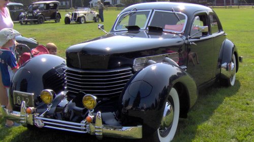 20 Legendary Cars That Started As Total Flops