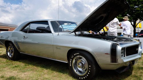 20 Legendary Cars That Started As Total Flops