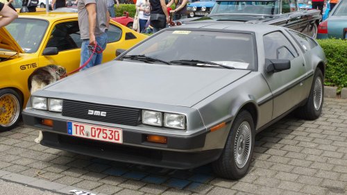 20 Legendary Cars That Started As Total Flops