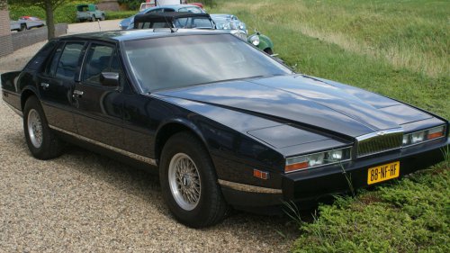 20 Legendary Cars That Started As Total Flops