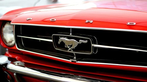 The 10 Most Prominent American Car Brands & 10 That No Longer Exist