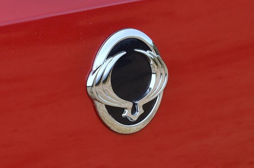 Los significados detrás de los emblemas de tus coches favoritos