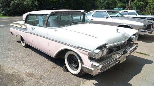 Mercury’s 1957 Turnpike Cruiser added gadgets like it was building the future