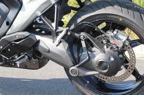 軽さは正義！ 誰もが気軽に乗れるオールラウンドバイク BMW R1300R(ASA仕様)は街中からワインディングまでどこでも楽しい