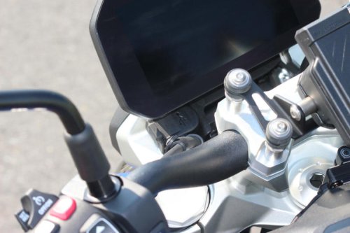 軽さは正義！ 誰もが気軽に乗れるオールラウンドバイク BMW R1300R(ASA仕様)は街中からワインディングまでどこでも楽しい