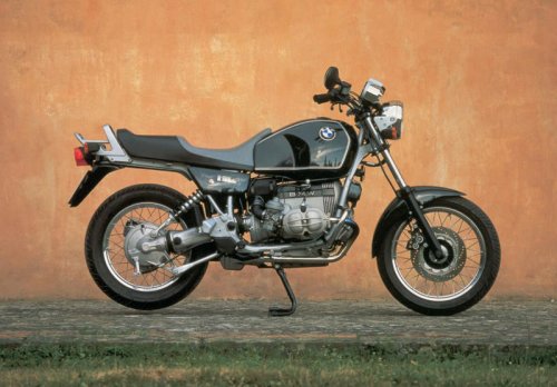 軽さは正義！ 誰もが気軽に乗れるオールラウンドバイク BMW R1300R(ASA仕様)は街中からワインディングまでどこでも楽しい
