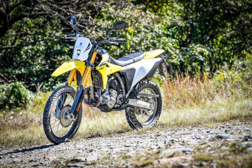 新型『DR-Z4S』に乗って思ったこと→スズキは「とんでもないバイク」を世に出してきたのでは……？【SUZUKI DR-Z4S／DRZ-4SM 試乗インプレ・レビュー DR-Z4S①】