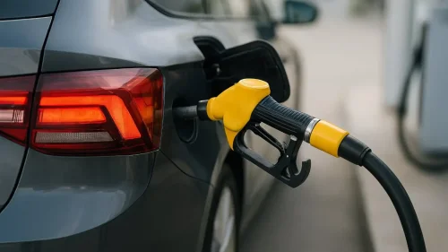 Coches de combustión a la venta en 2035, sí, pero la letra pequeña son estas durísimas condiciones